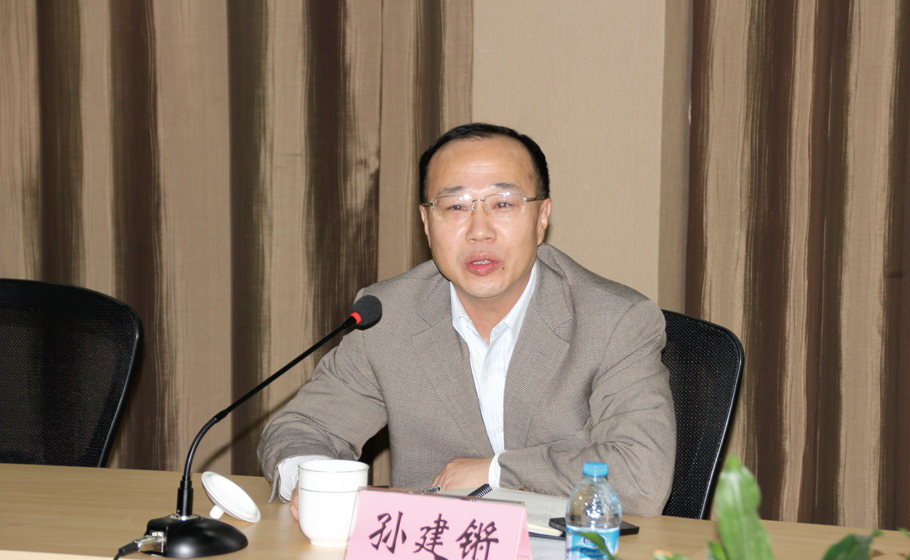 上海博览会有限责任公司综合部总经理孙建锵介绍会展综合体